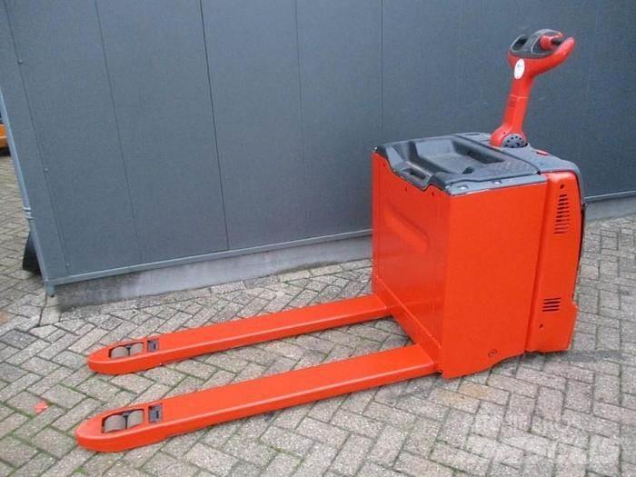 Linde T30 Lavansiirtotrukit