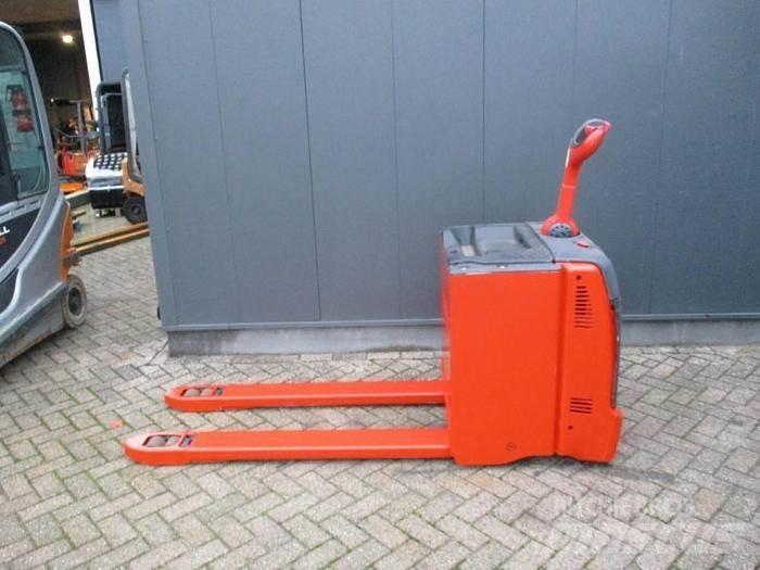 Linde T30 Lavansiirtotrukit