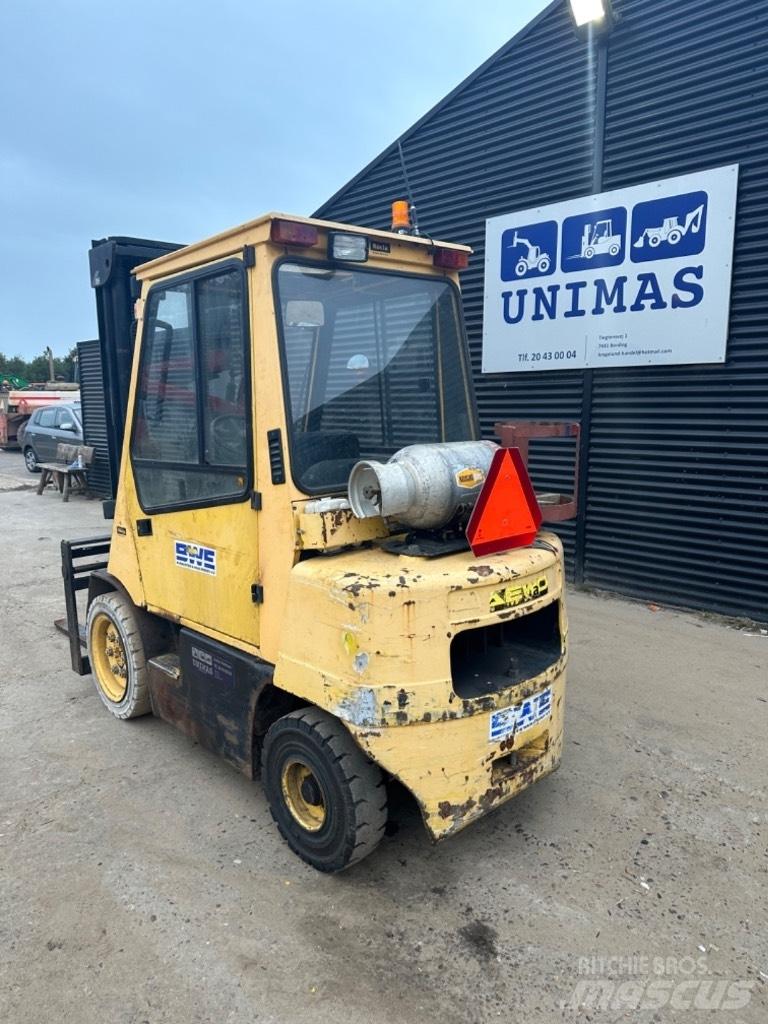Daewoo G30E Nestekaasutrukit