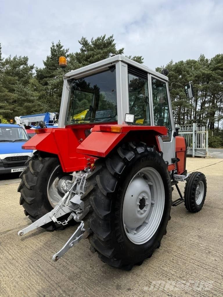 Massey Ferguson 690 Traktorit