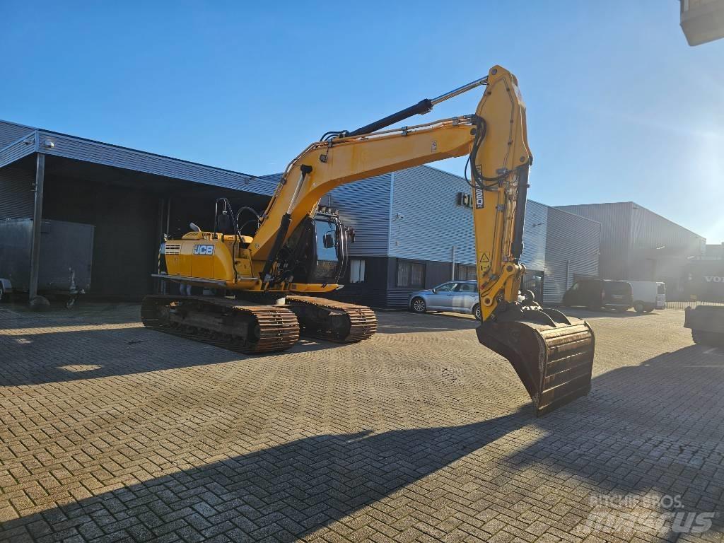JCB JS 220 LC Telakaivukoneet
