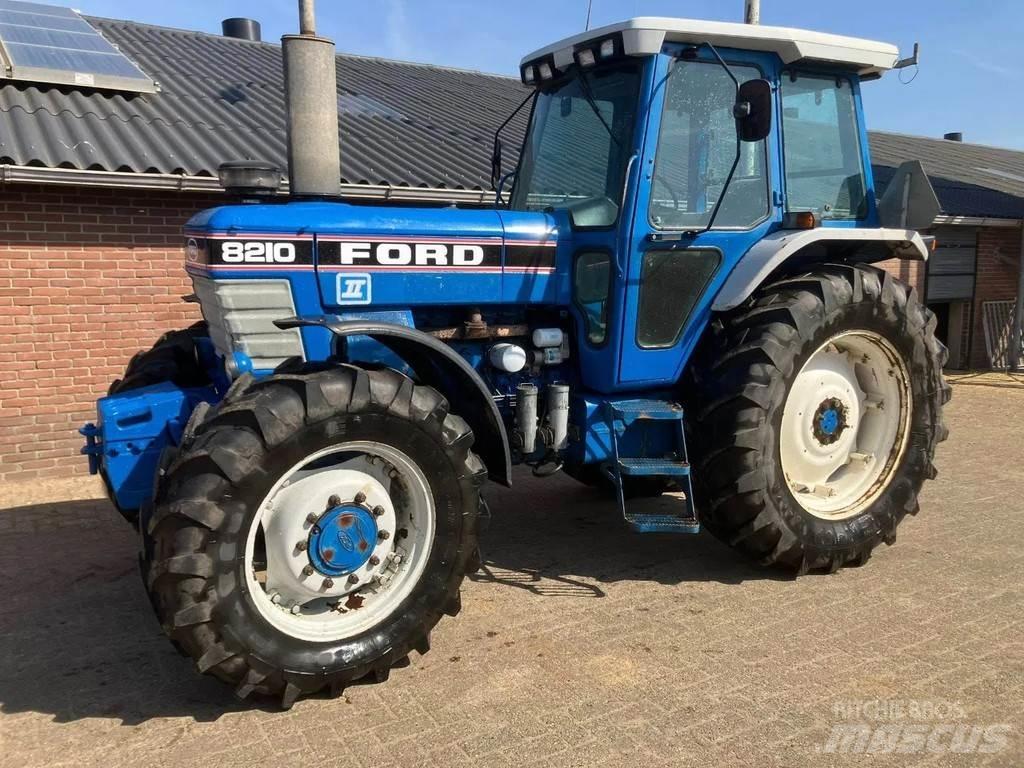 Ford 8210 gen 2 Traktorit