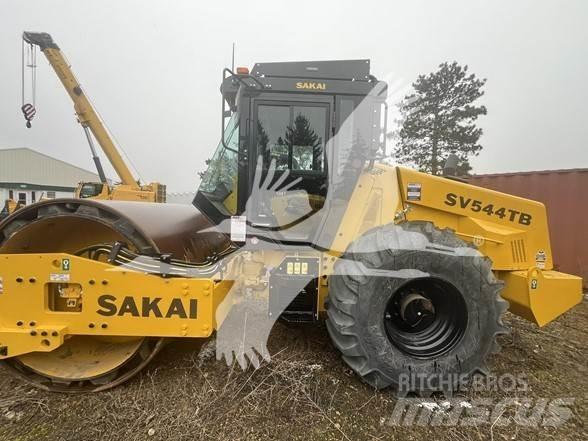 Sakai SV544T Yksivalssijyrät