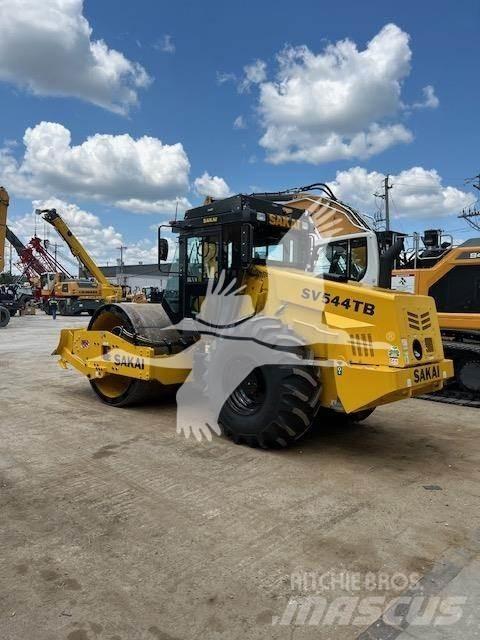 Sakai SV544TB Yksivalssijyrät