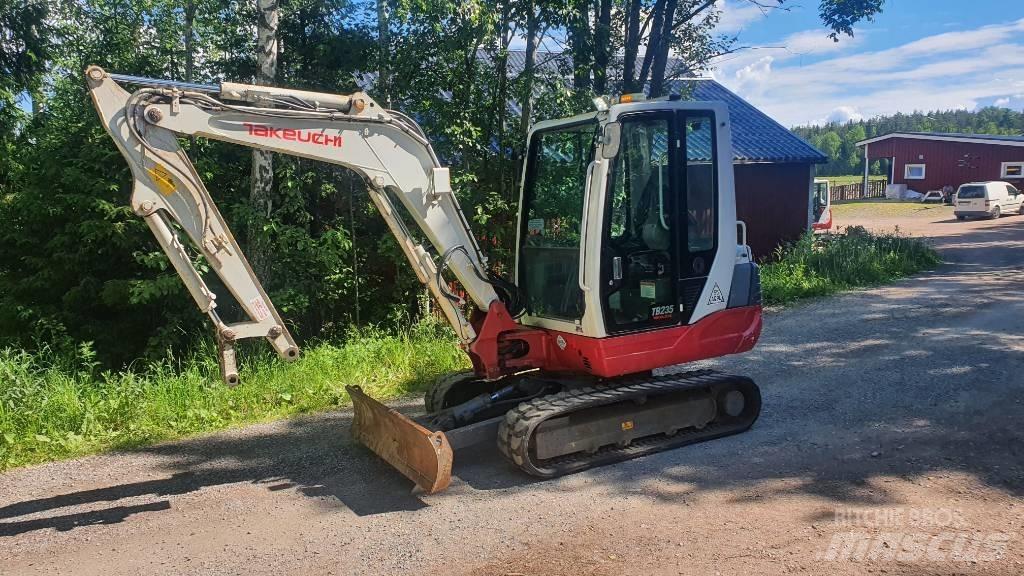 Takeuchi TB235 Minikaivukoneet < 7t