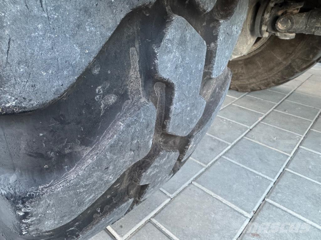 Liebherr L 506 Pyöräkuormaajat