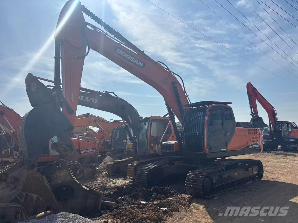 Doosan DX 225 LCA Midikaivukoneet 7t - 12t
