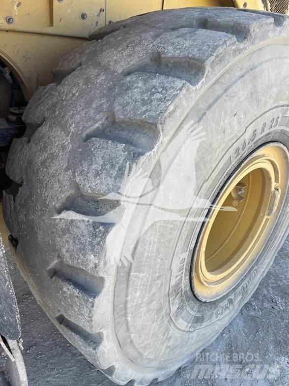 CAT 966M Pyöräkuormaajat