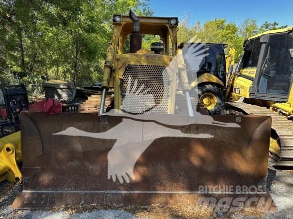 CAT D6D Telaketjupuskutraktorit