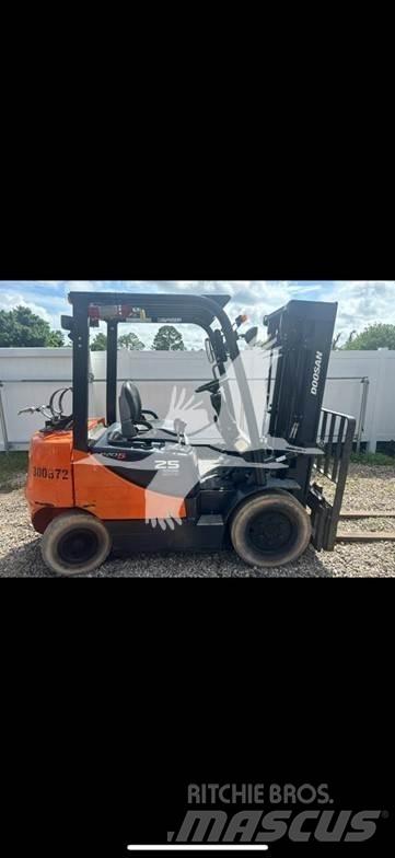 Doosan G25P-5 Dieseltrukit