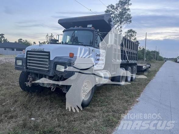 Mack RD688S Sora- ja kippiautot