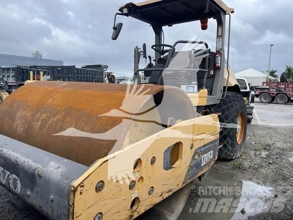 Volvo SD115B Yksivalssijyrät