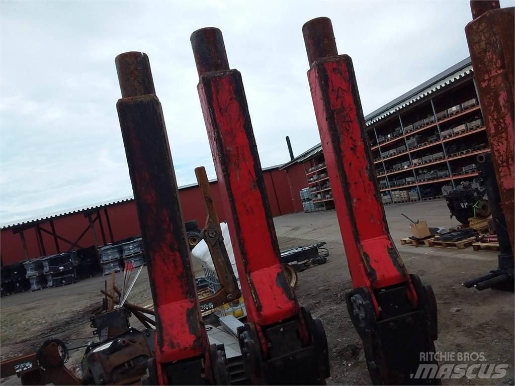 Komatsu 895 Muut