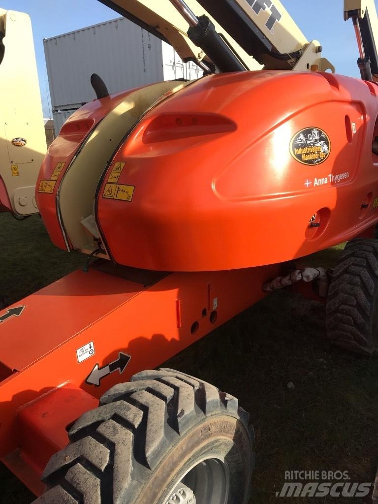 JLG 460 SJ Teleskooppipuominostimet