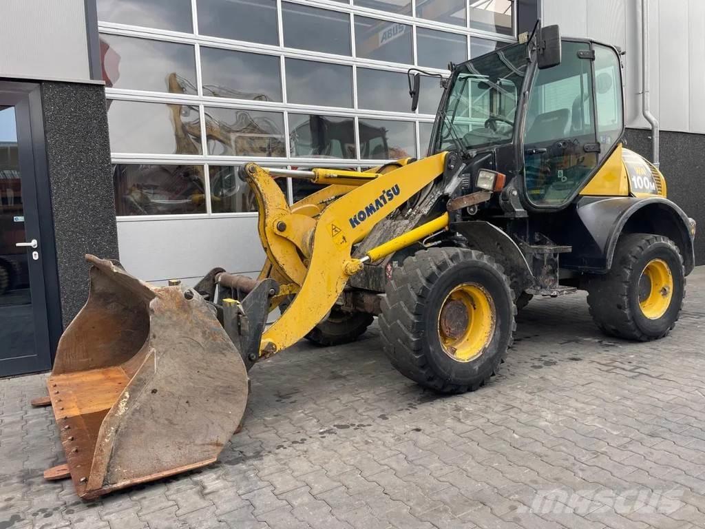 Komatsu WA100 Pyöräkuormaajat