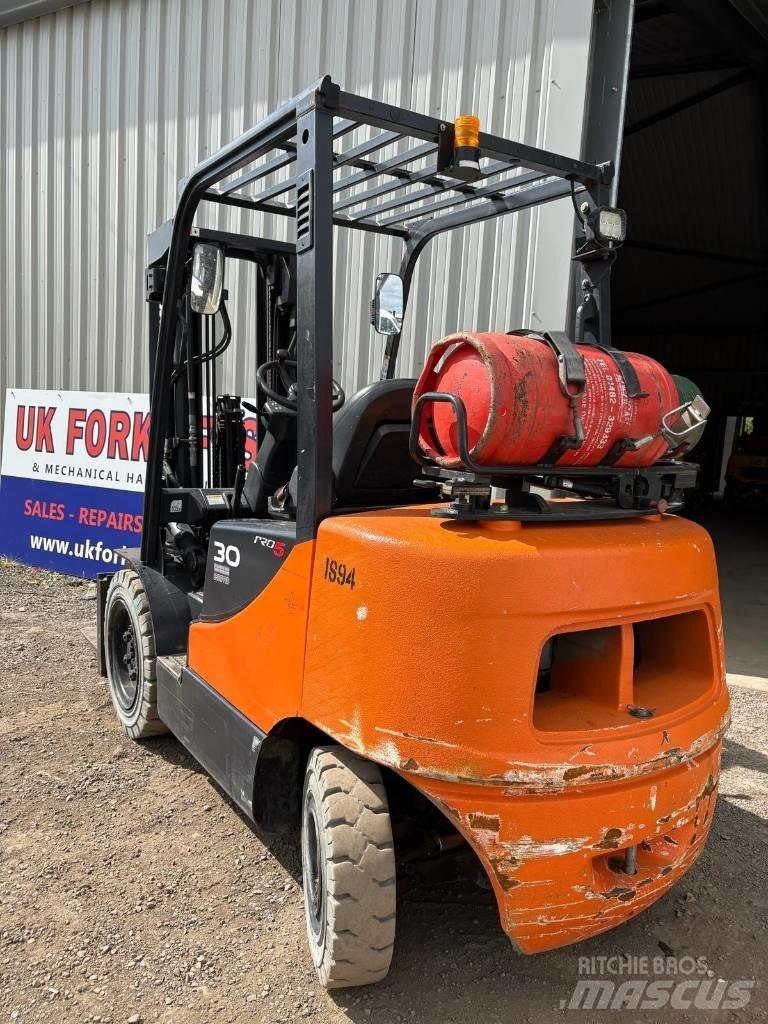 Doosan G 30 E-5 Nestekaasutrukit