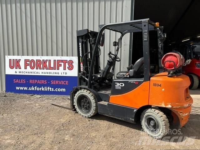 Doosan G 30 E-5 Nestekaasutrukit
