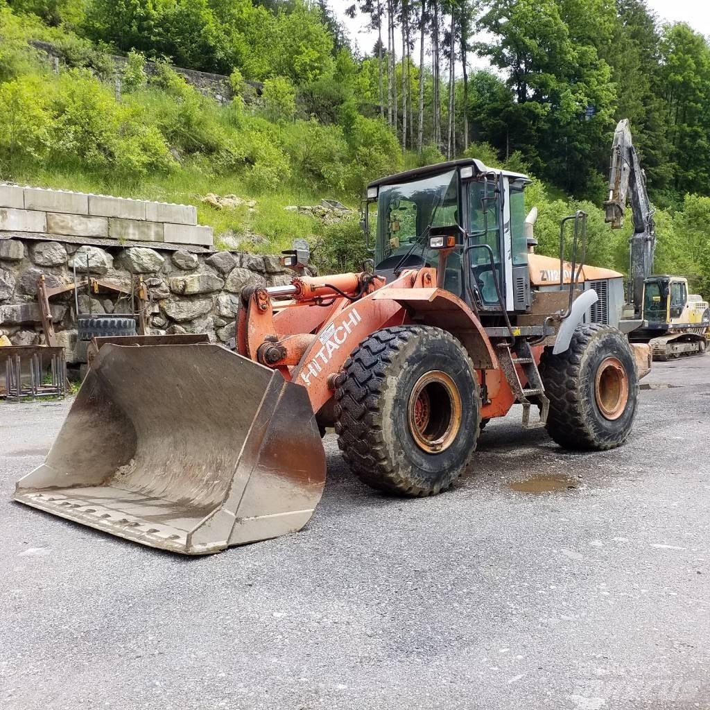 Hitachi ZW 220 Pyöräkuormaajat