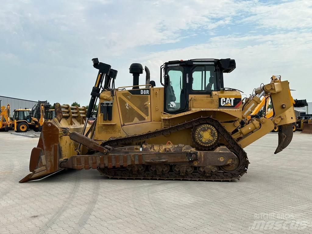 CAT D8R Telaketjupuskutraktorit