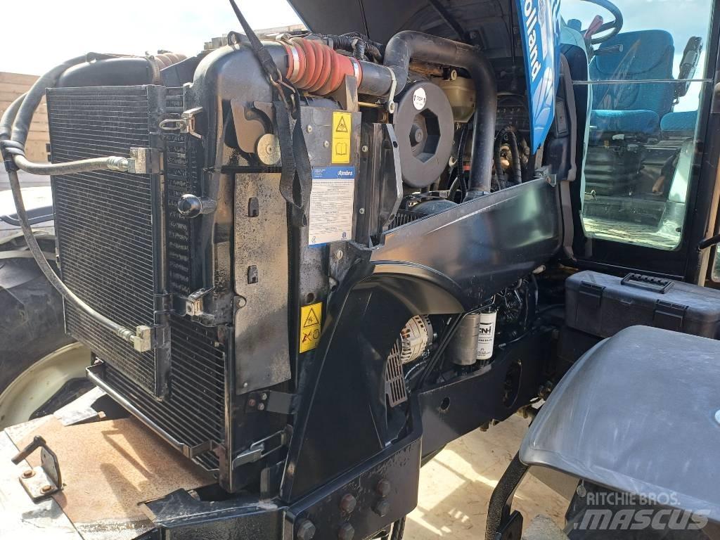 New Holland T7030AC Traktorit
