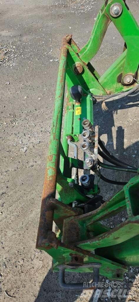 John Deere 6215R Traktorit