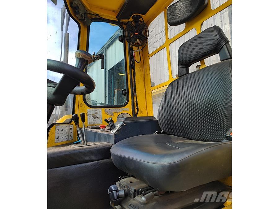 Combilift C4000 Nelitietrukit