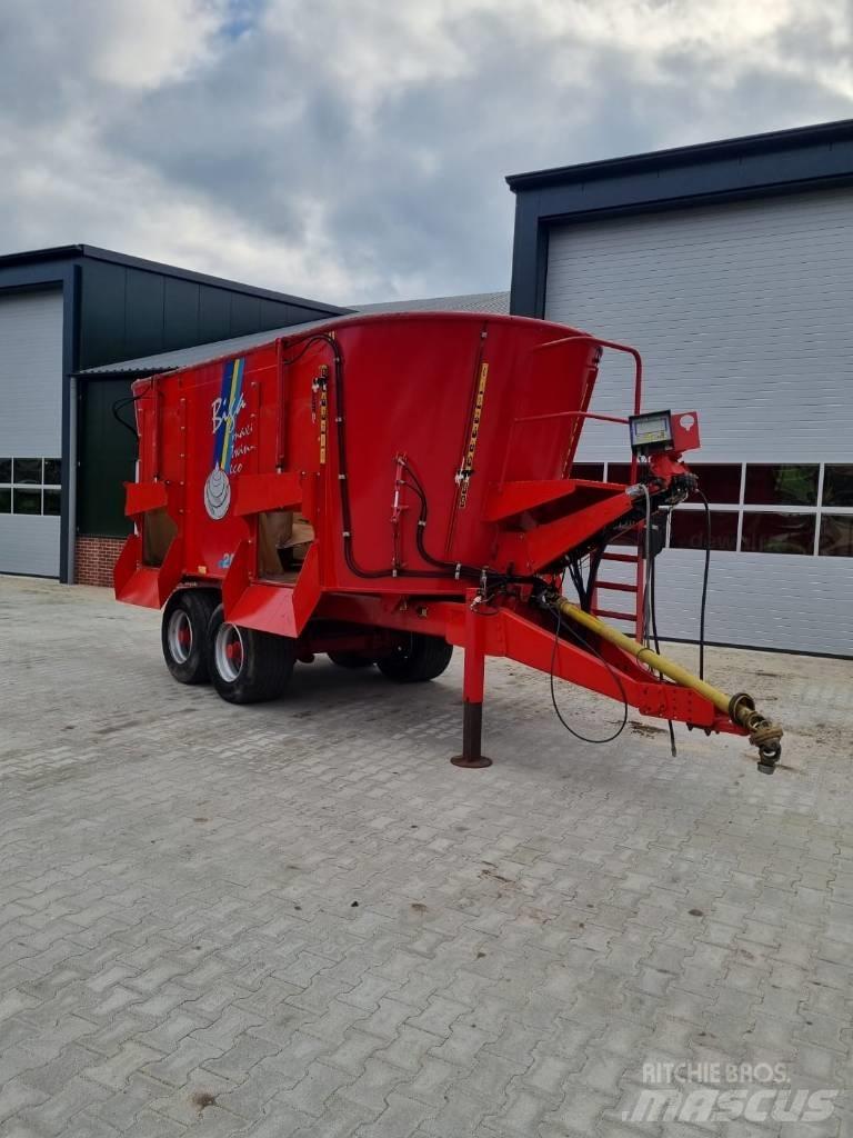 Peecon vme 200 twin Karjan ruokintalaitteet