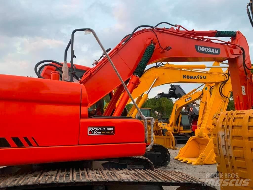 Doosan DX 225 LC Telakaivukoneet