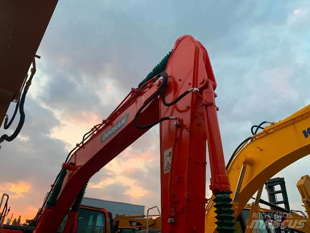 Doosan DX 225 LC Telakaivukoneet