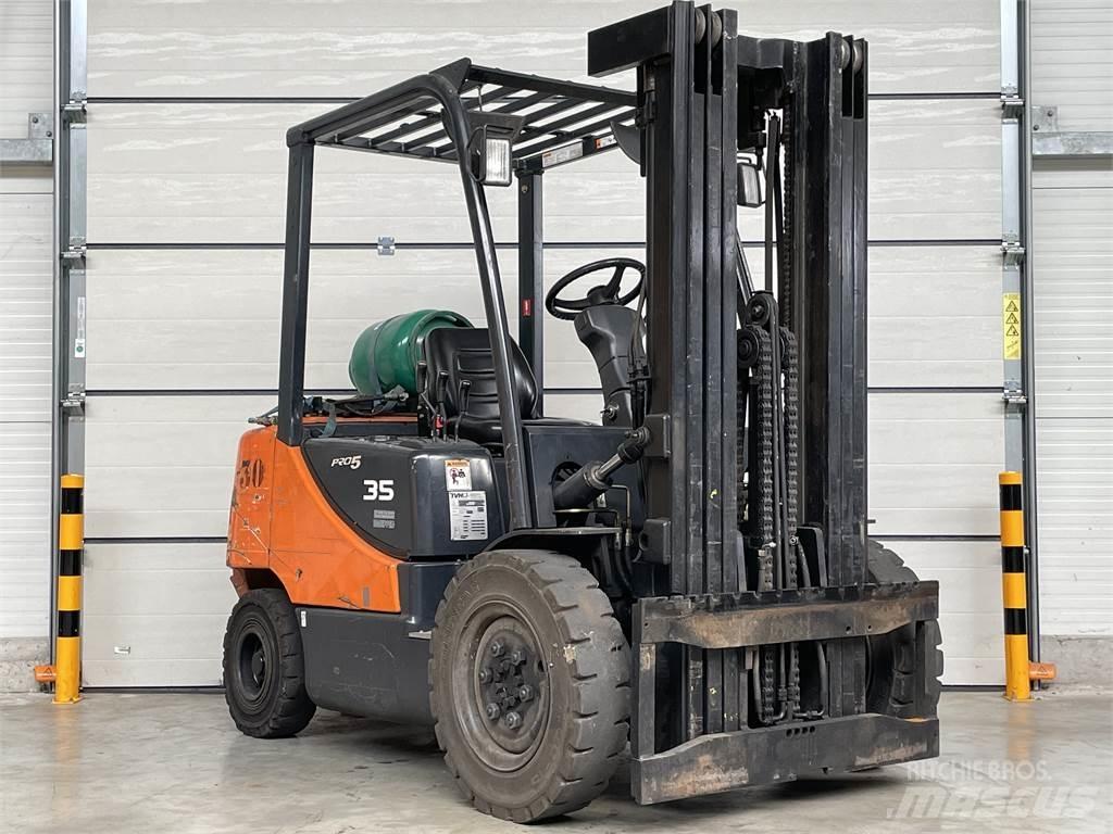 Doosan G35C-5 Nestekaasutrukit