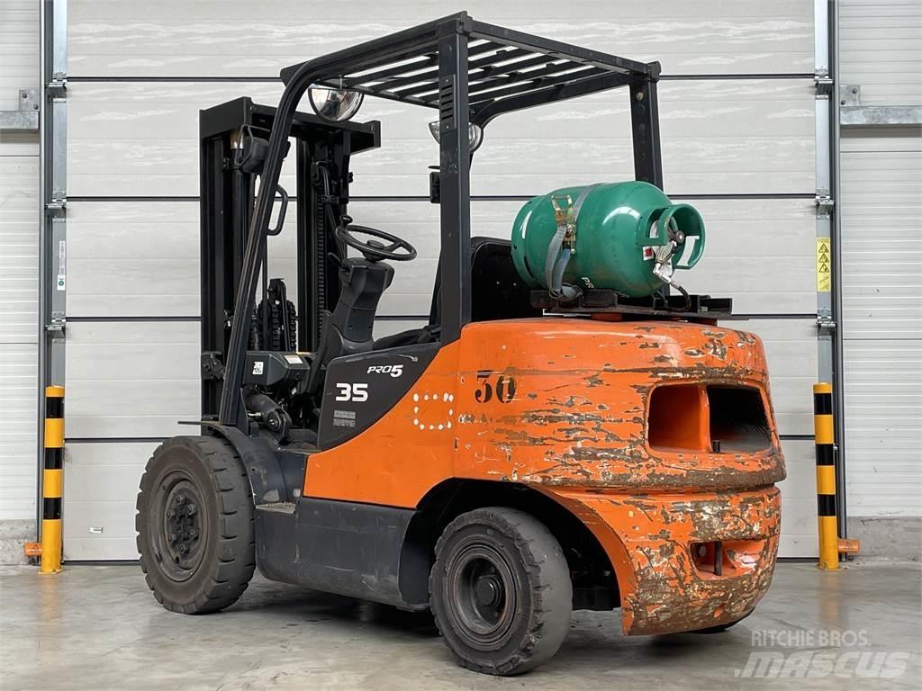 Doosan G35C-5 Nestekaasutrukit