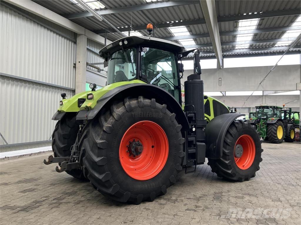 CLAAS Axion 930 Traktorit
