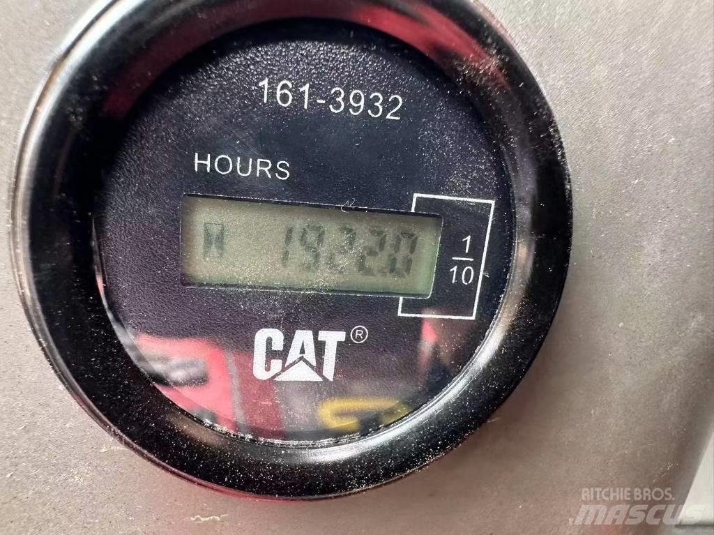 CAT 320 D Telakaivukoneet