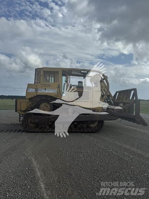 CAT D8R Telaketjupuskutraktorit
