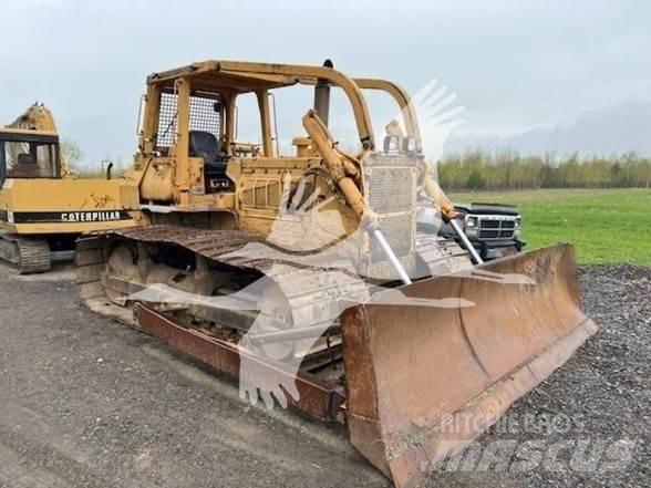 Komatsu D65P-7 Telaketjupuskutraktorit