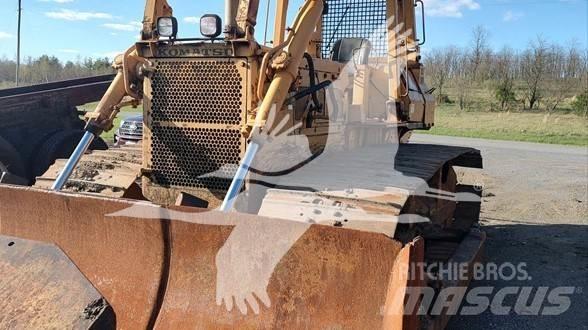 Komatsu D65P-7 Telaketjupuskutraktorit