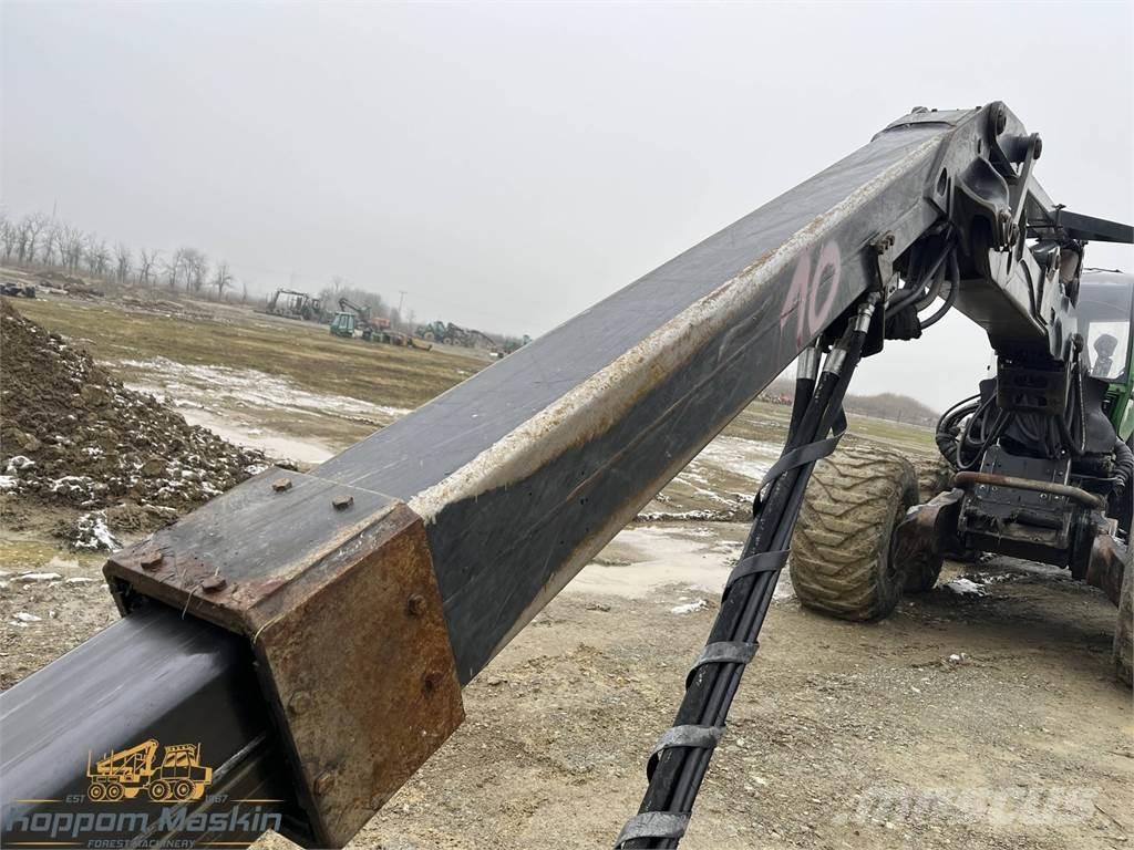 John Deere CH811 Harvesterinosturit