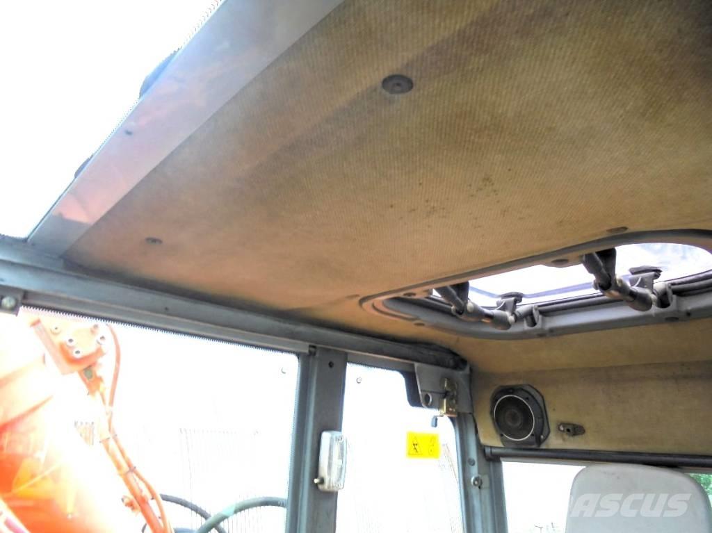 Hitachi FH 130 W-3 Pyöräkaivukoneet