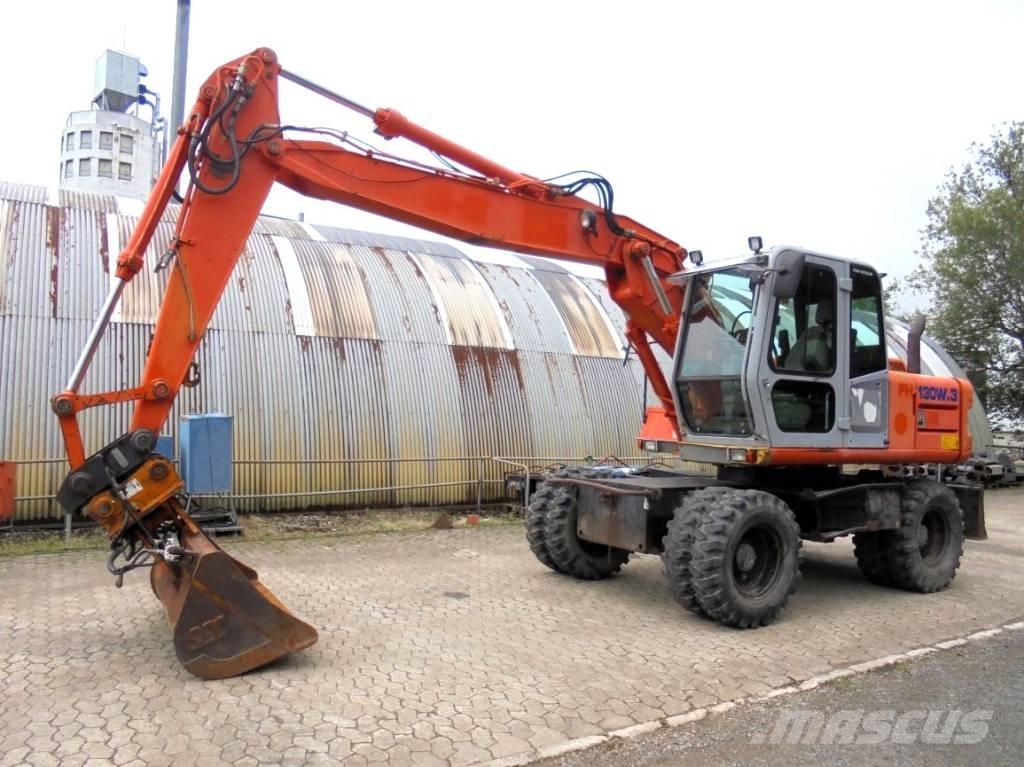 Hitachi FH 130 W-3 Pyöräkaivukoneet