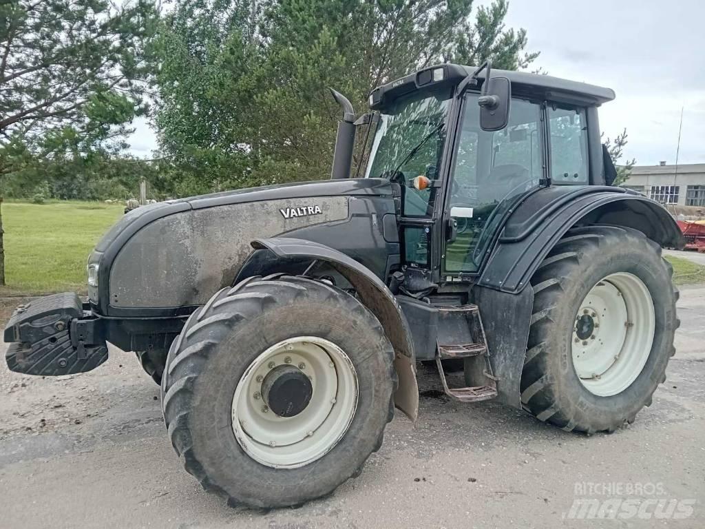 Valtra T 171 Traktorit
