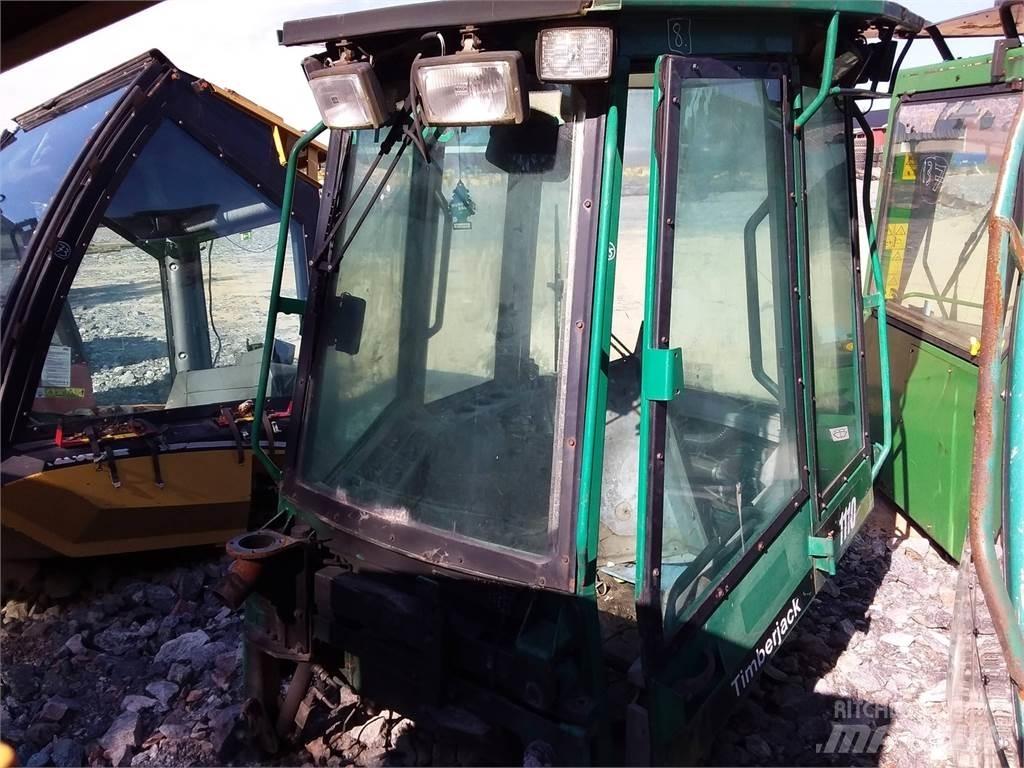 Timberjack 1110 Ohjaamo ja sisusta