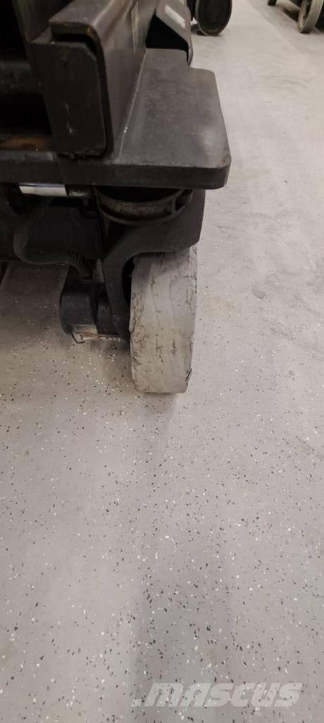 JLG 3246 ES Saksilavat