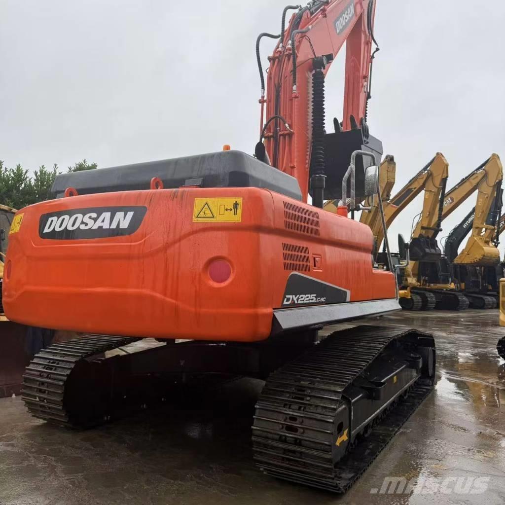 Doosan DX 225 Telakaivukoneet