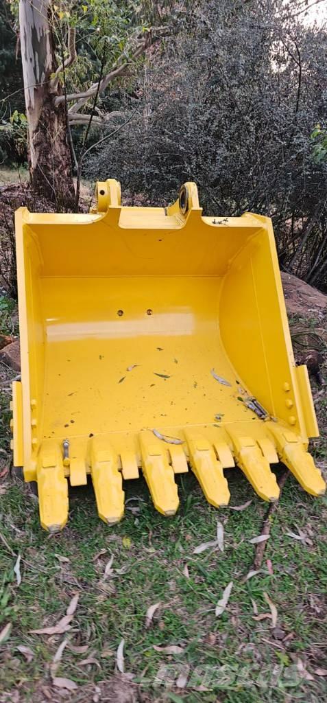 Komatsu PC210 Puomit