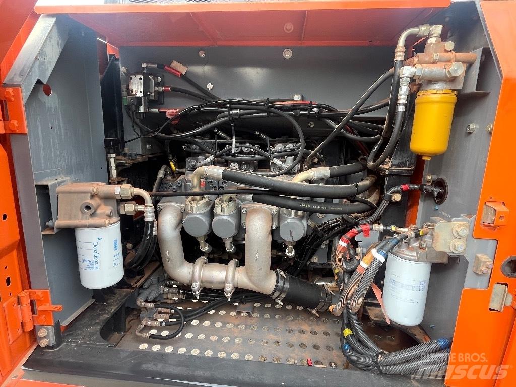 Hitachi ZX 250 LC-6 Telakaivukoneet