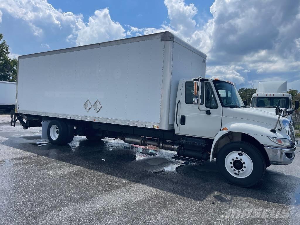 International 4300 Umpikorikuorma-autot