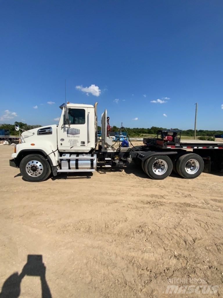Western Star 4700 Vetopöytäautot