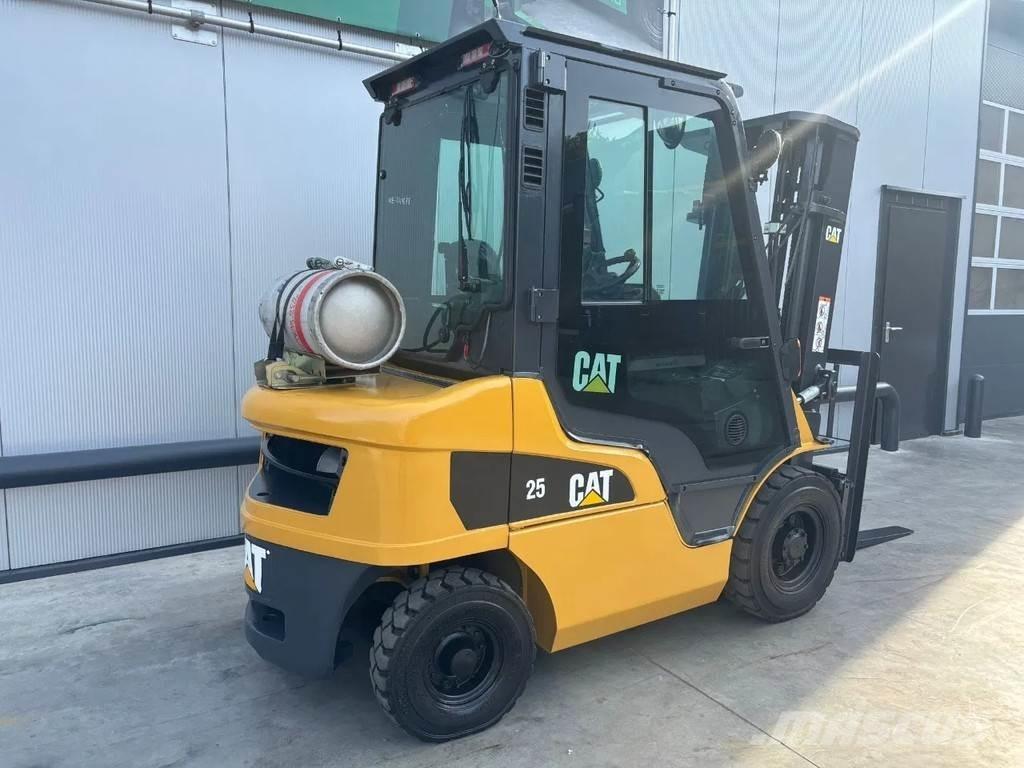 CAT GP25N Heftruck Nestekaasutrukit
