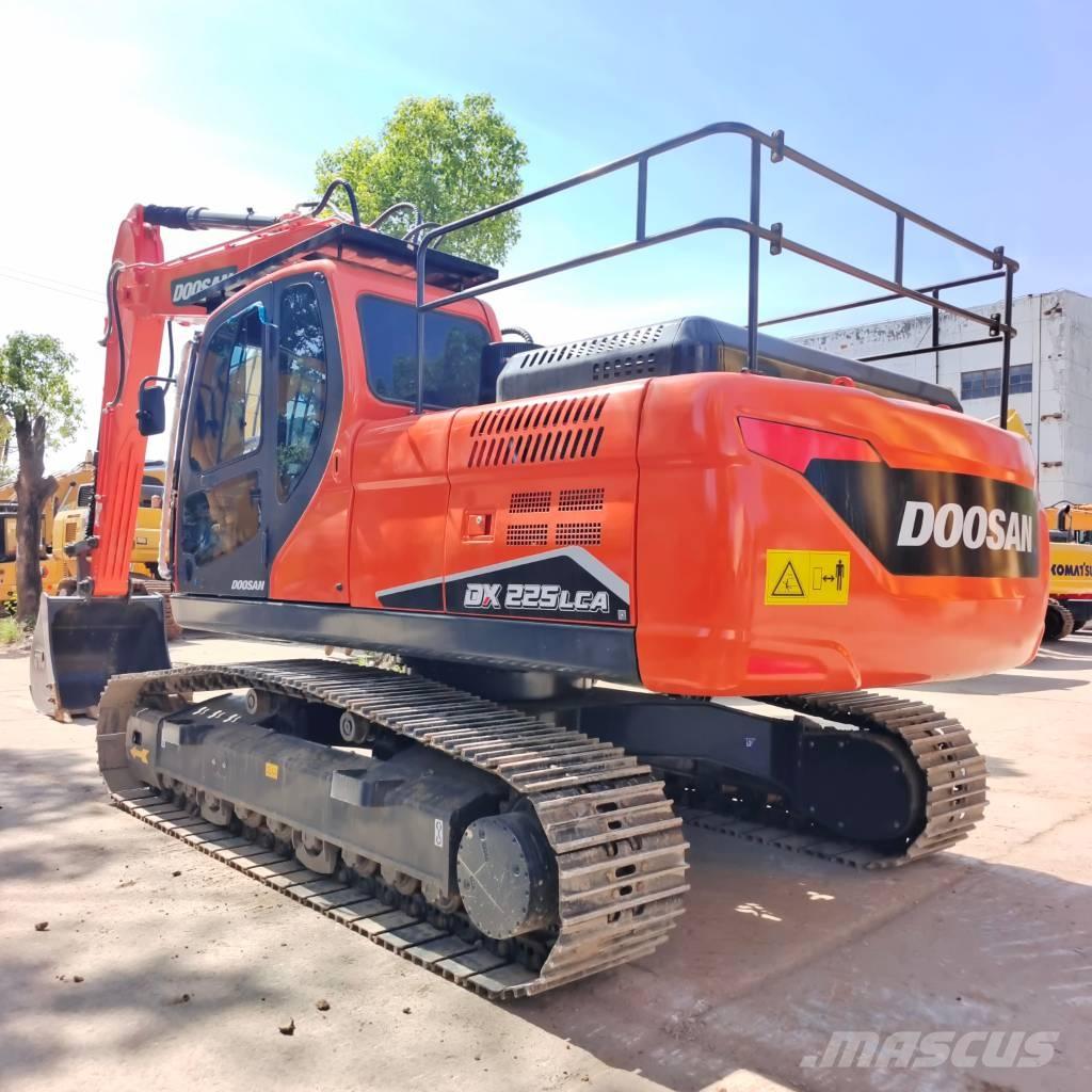 Doosan DX 225 LC Telakaivukoneet