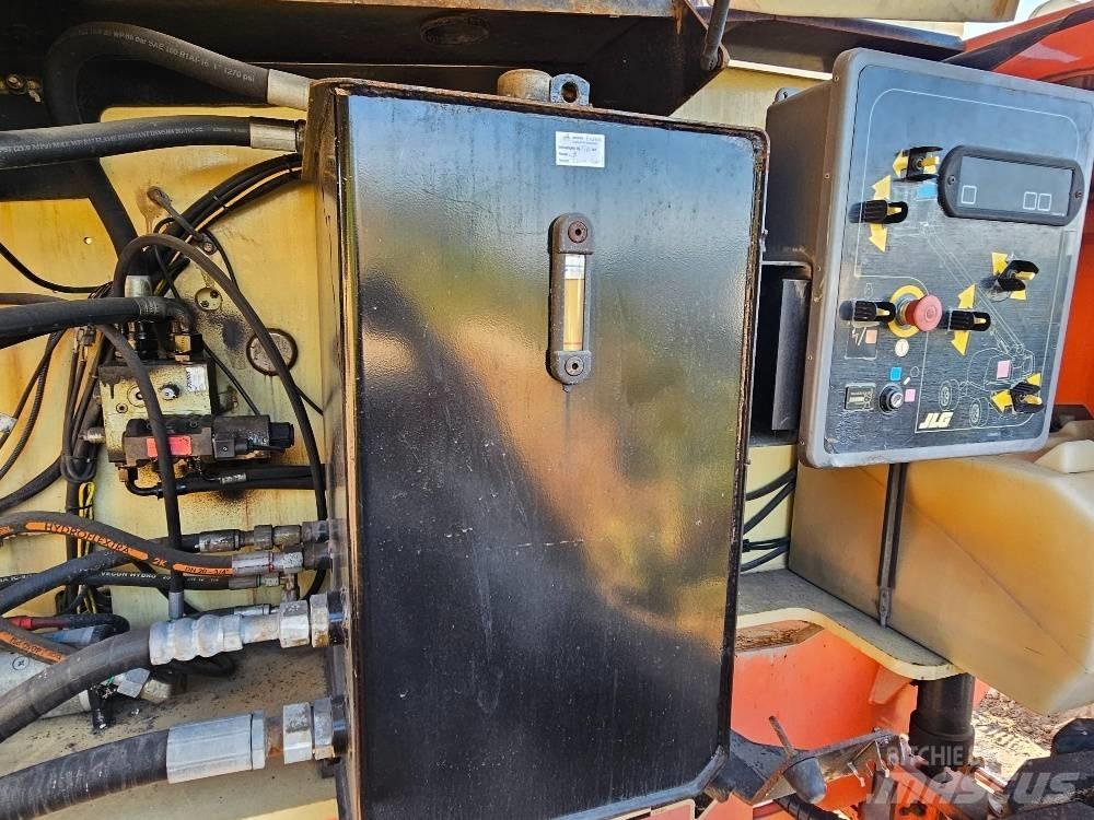 JLG 680S Teleskooppipuominostimet